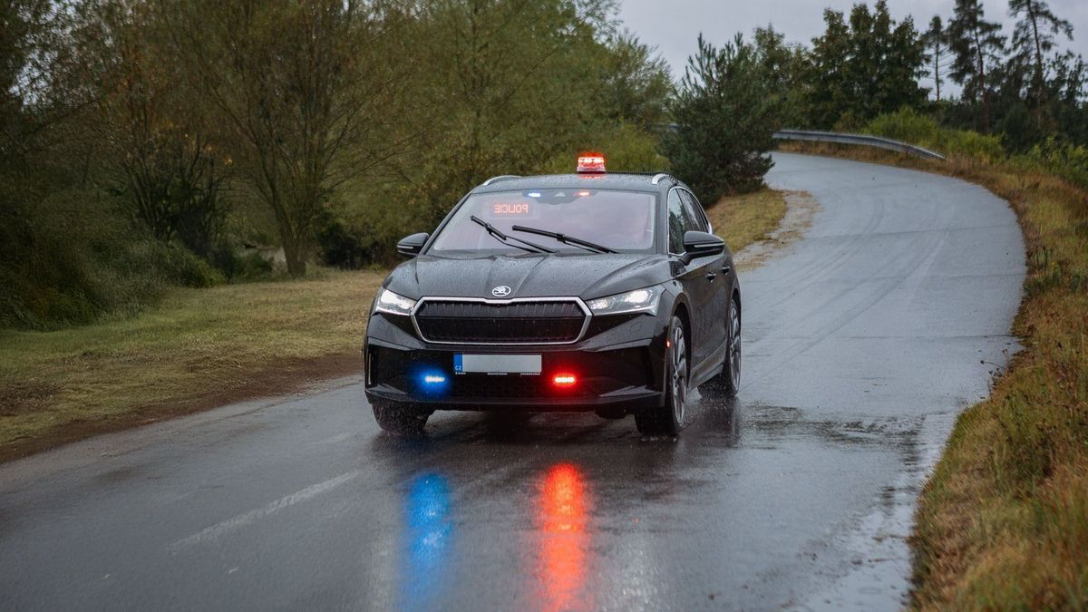 Česká policie řekla, proč se elektromobily do služby zatím moc nehodí